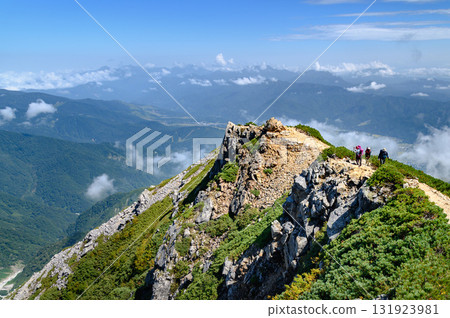 Spectacular mountain views from Mount Karamatsu in the Northern Alps in early autumn Spectacular mountain views from Mount Karamatsu in the Northern Alps in early autumn 131923981