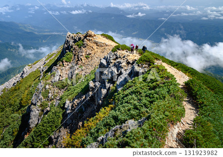 Spectacular mountain views from Mount Karamatsu in the Northern Alps in early autumn Spectacular mountain views from Mount Karamatsu in the Northern Alps in early autumn 131923982