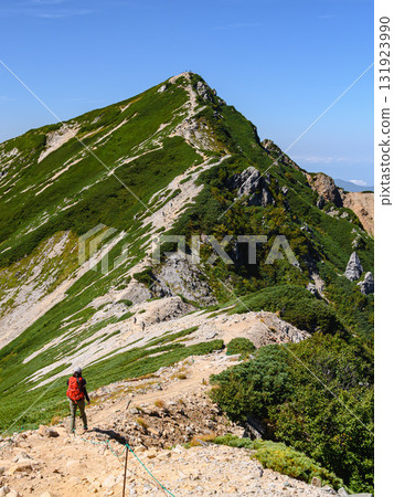 初秋時節，北阿爾卑斯山唐松山的壯麗山景 131923990
