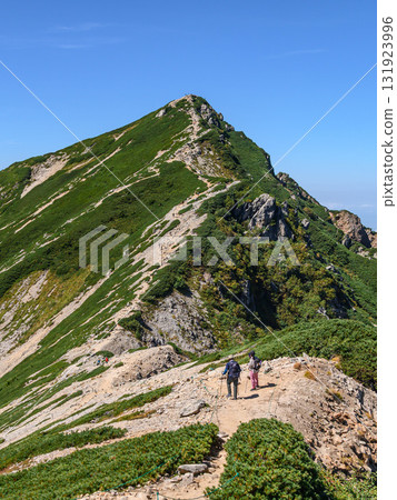 初秋時節,北阿爾卑斯山唐松山的壯麗山景 初秋時節,北阿爾卑斯山唐松山的壯麗山景 131923996