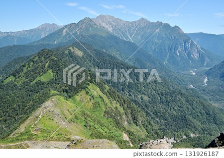 從燒岳眺望的槍山和穗高山脈 131926187