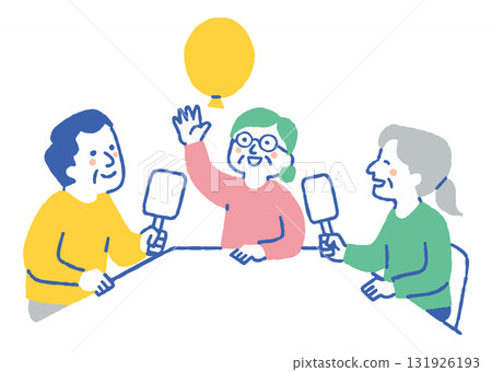 Elderly men and women playing balloons_Color 131926193