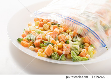 冷凍混合蔬菜（胡蘿蔔、玉米、綠花椰菜） 131926899