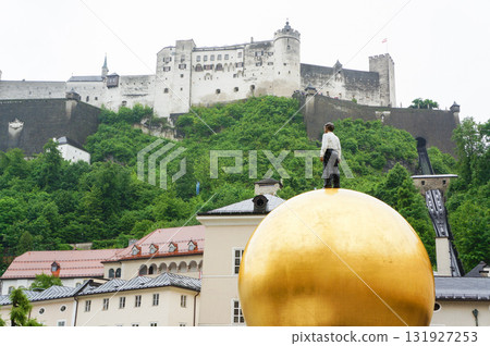 從薩爾斯堡市望去，山上的薩爾斯堡要塞 131927253