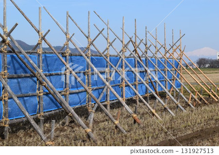 Snow fence Snowstorm countermeasures for railroad tracks in snow country Snow fence Snowstorm countermeasures for railroad tracks in snow country 131927513