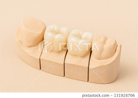 Ceramic dentures 131928706