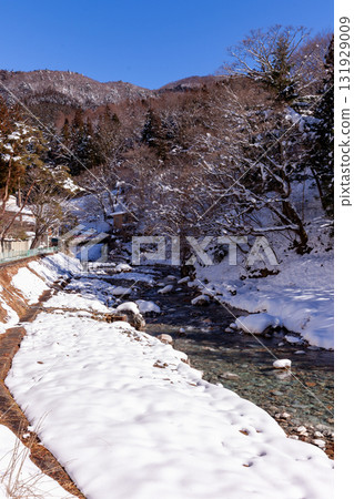 有雪的河 有雪的河 131929009