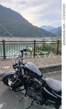 自行車、山脈和自然 131929163