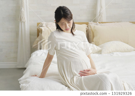 有stomachache的孕婦 131929326