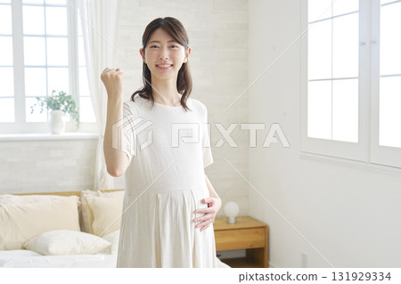 孕婦，握拳，在家 131929334
