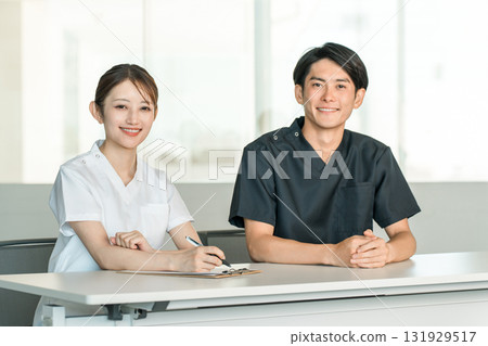 Medical workers in scrubs, medical staff, male doctors and female nurses in white coats 131929517