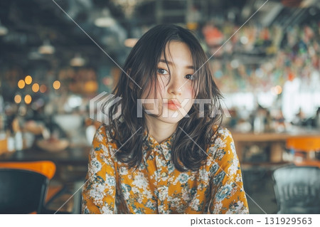 中長髮和髮型的時尚女性 中長髮和髮型的時尚女性 131929563