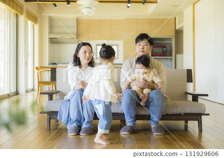 家庭的客廳 131929606