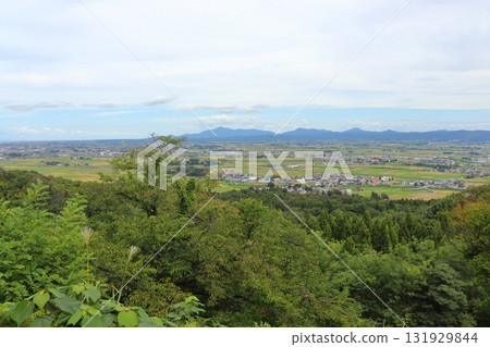 View of the summit of the remains of Samegao Castle (towards Joetsu Myoko Station) View of the summit of the remains of Samegao Castle (towards Joetsu Myoko Station) 131929844