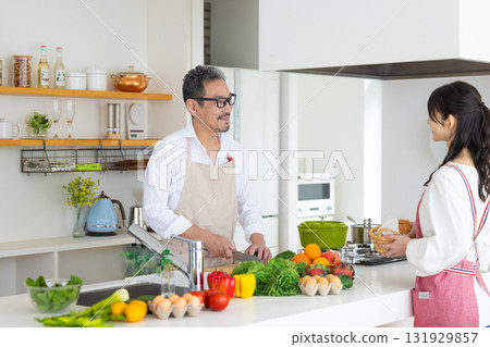 廚房：中年夫婦做飯 131929857