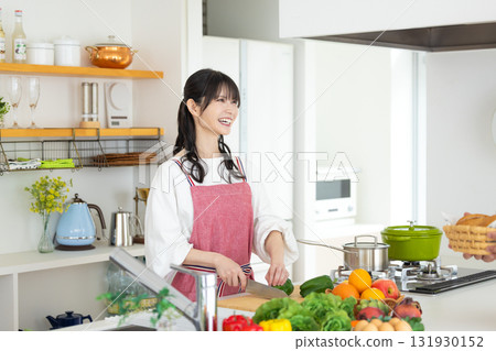 Kitchen: Middle-aged couple cooking 131930152