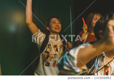idol, audience, female 131930461