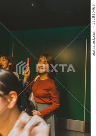 live, female, lady 131930469