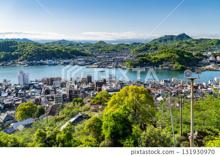 <廣島縣>尾道市街景及山頂景觀的全景 <廣島縣>尾道市街景及山頂景觀的全景 131930970