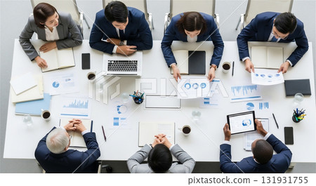 商人和外國公司在辦公室開會 131931755