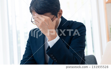 擔心的中年商人 131935528