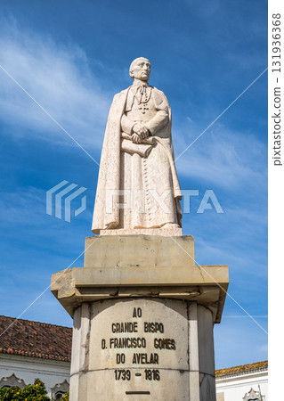 Statue of bishop Francisco Gomes do Avelar at Largo da Se in the old Town of Faro in Portugal Statue of bishop Francisco Gomes do Avelar at Largo da Se in the old Town of Faro in Portugal 131936368