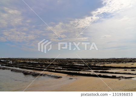 青島海岸,多雲的天空 青島海岸,多雲的天空 131936853