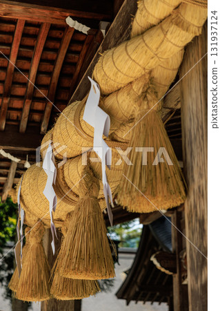 [石川縣] 白山手取川地質公園「白山比目神社本殿的注連繩」[豎拍照片] 131937124