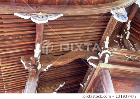 Eaves structure of Japanese wooden buildings Eaves structure of Japanese wooden buildings 131937472