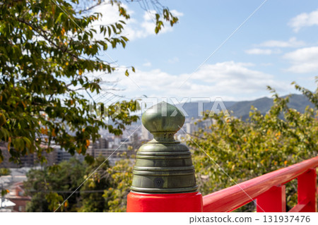 附在扶手上的尖頂 131937476