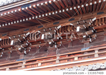 Brackets supporting the eaves of traditional Japanese architecture 131937489