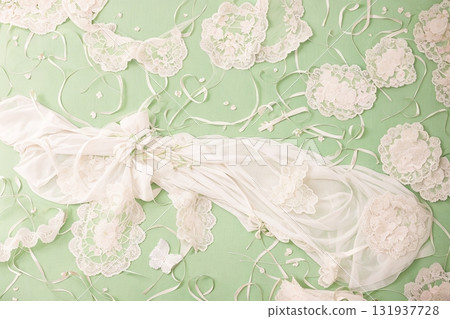 白色婚紗和蕾絲絲帶婚禮準備背景素材 131937728