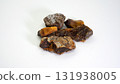 多顆琥珀石：由古代樹脂製成的天然寶石 131938005