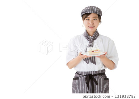 一位身穿廚師服的女士手裡拿著一塊脆餅 一位身穿廚師服的女士手裡拿著一塊脆餅 131938782