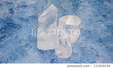 Crystal clear quartz crystals - transparent ores shining in a blue world - Crystal clear quartz crystals - transparent ores shining in a blue world - 131939194