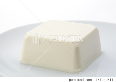 Close-up of tofu placed on a white background 131940611
