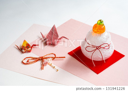 Kagami mochi with a gorgeous background 131941226