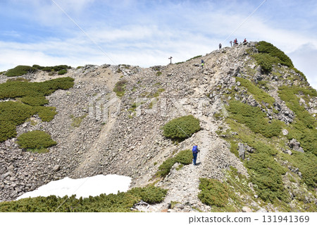 The final climb to Mount Senjo 131941369