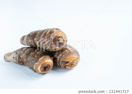 蝦子馬鈴薯白色背景 131941727
