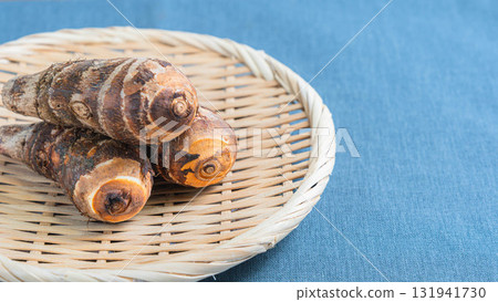 Shrimp potato served in a bamboo basket Shrimp potato served in a bamboo basket 131941730