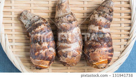 Shrimp potato served in a bamboo basket Shrimp potato served in a bamboo basket 131941738