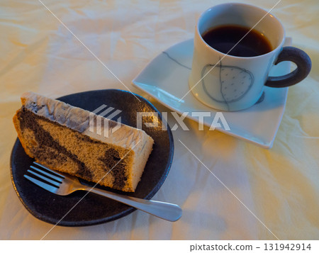 咖啡和戚風蛋糕－奢華的休息 131942914