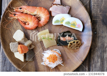 A single-serving New Year's dish served on an acacia plate A single-serving New Year's dish served on an acacia plate 131944078