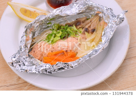Easy recipes for baked salmon in foil and baked autumn salmon in foil. 131944378