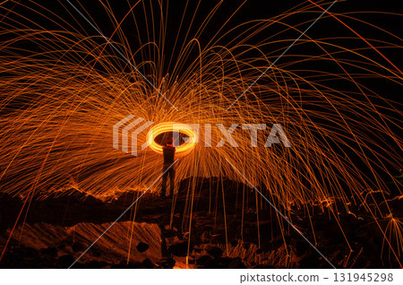 Steel wool spinning 131945298