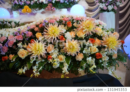 Fashionable flower altar 131945353