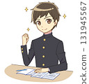 穿著校服學習的男孩，握拳 131945567