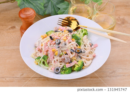 Department store style side dishes: lotus root, lotus root, lotus root and ham mayonnaise salad, root vegetable mayonnaise salad. 131945747