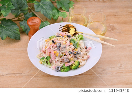 百貨風格配菜：蓮藕、蓮藕、蓮藕火腿蛋黃醬沙拉、根莖類蔬菜蛋黃醬沙拉。 131945748