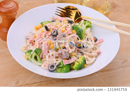 Department store style side dishes: lotus root, lotus root, lotus root and ham mayonnaise salad, root vegetable mayonnaise salad. Department store style side dishes: lotus root, lotus root, lotus root and ham mayonnaise salad, root vegetable mayonnaise salad. 131945759